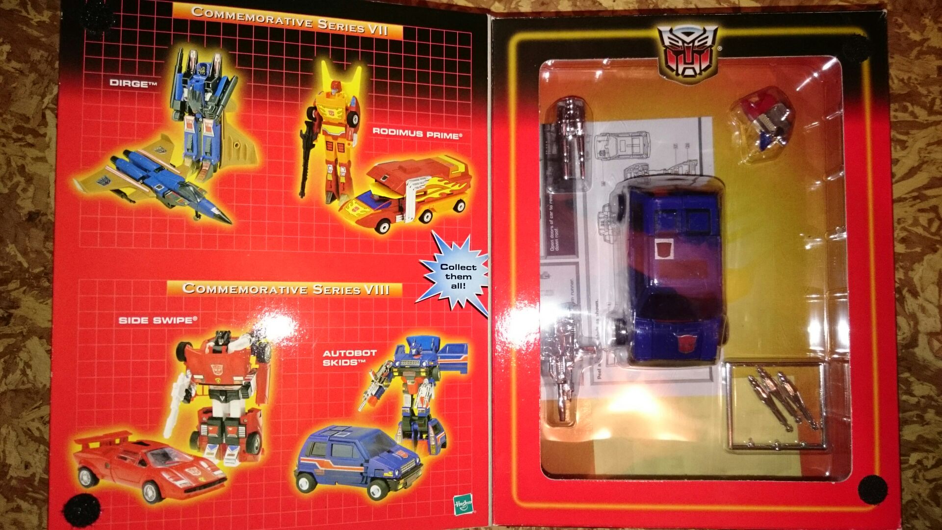 Transformers Commemorative Series Skids - Hasbro (The Transformers) action figure collectible [Barcode 076930808290] - Main Image 2