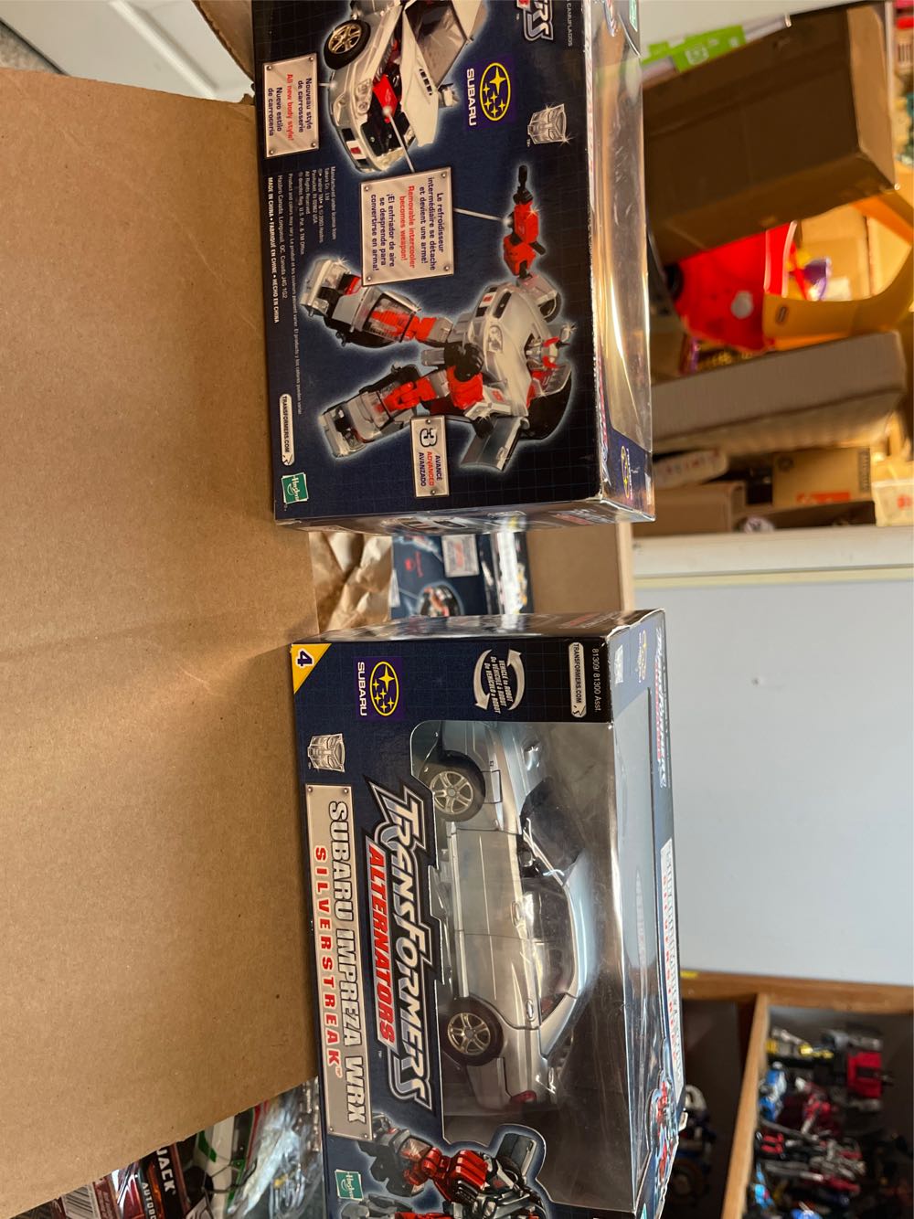 AT-04 | Silverstreak - Hasbro (Transformers Alternators) action figure collectible [Barcode 076930813096] - Main Image 3