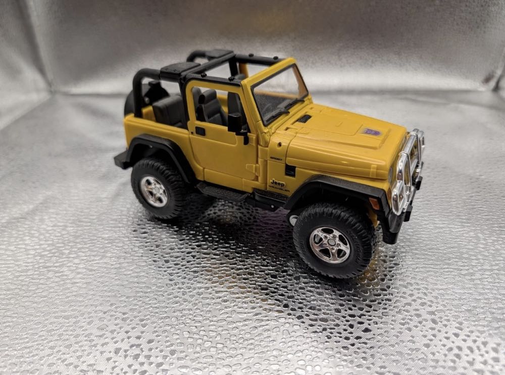 Swindle (Robot Mode) - Hasbro (Alternators) action figure collectible [Barcode 076930813126] - Main Image 4