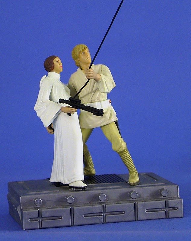 Boxset Figure. Princess Leia Organa (Swing to Freedom) - Hasbro (POTJ 3.75” 2000- 2002: ANH 25th Anniversary) action figure collectible [Barcode 076930846681] - Main Image 4