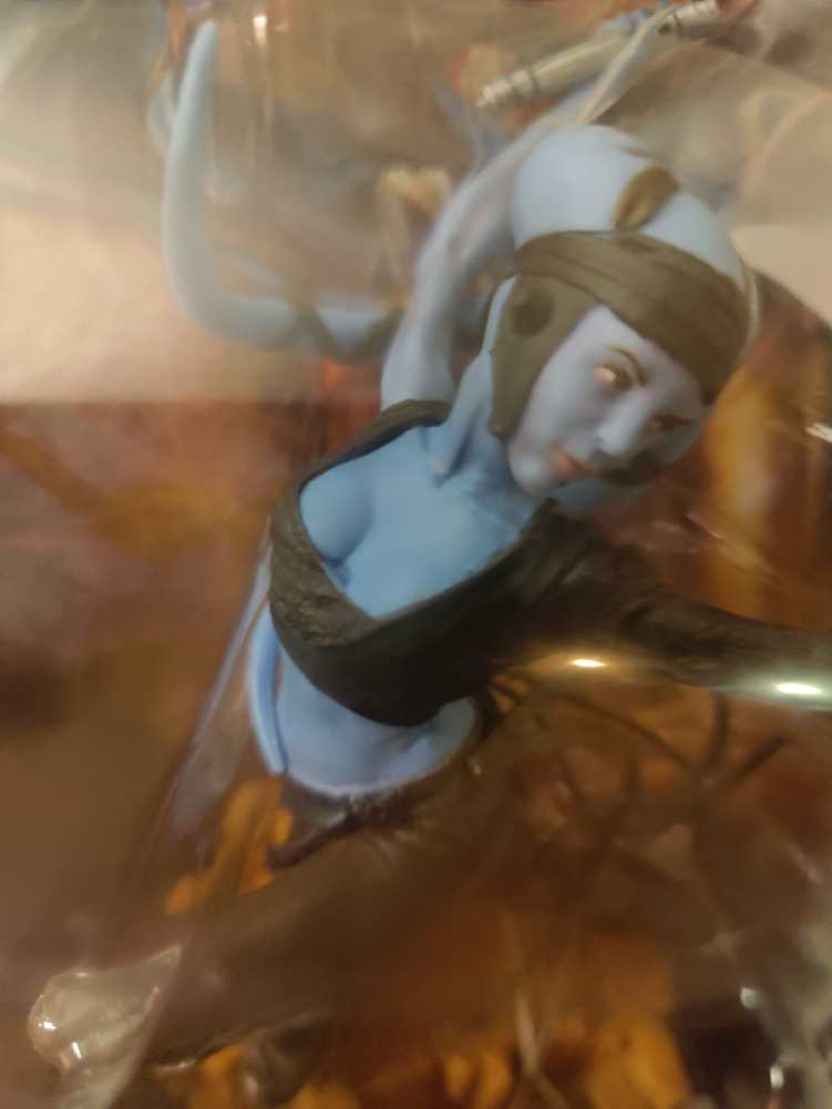 Aayala Secura  - Hasbro (Star Wars: Attack Of The Clones) action figure collectible [Barcode 076930847862] - Main Image 4