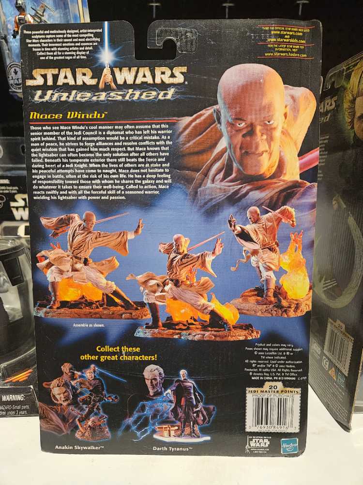 Mace Windu  (Star Wars: Attack Of The Clones) action figure collectible [Barcode 076930849163] - Main Image 2
