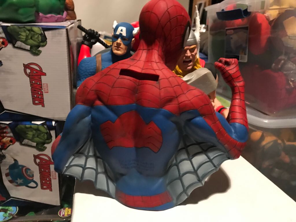 Marvel Comics Figural Bust Bank - Spider-Man  action figure collectible [Barcode 077764670008] - Main Image 2