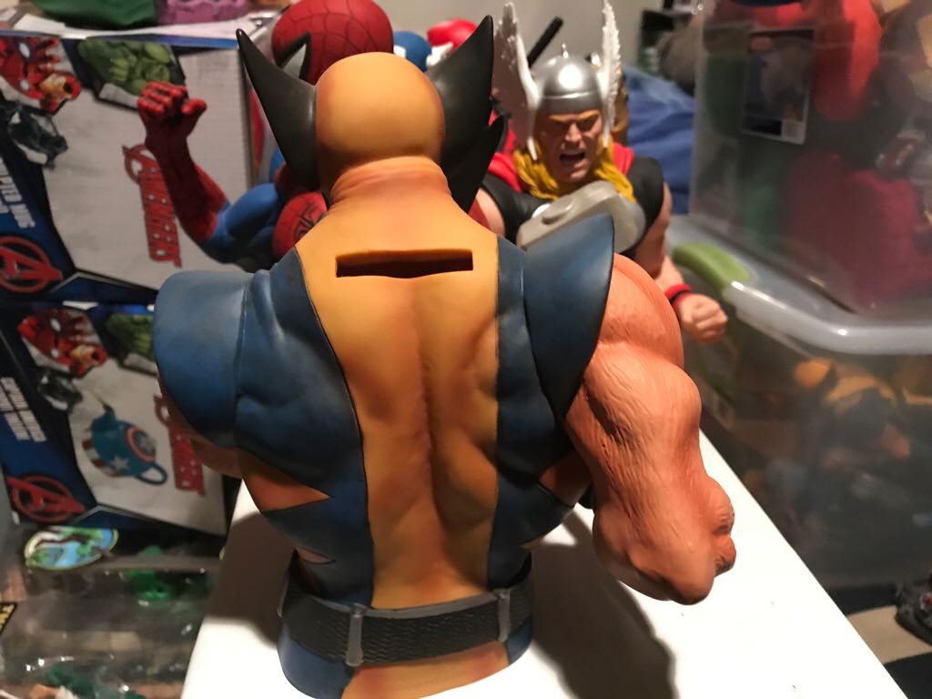 Marvel Comics Figural Bust Bank - Wolverine  action figure collectible [Barcode 077764670015] - Main Image 2