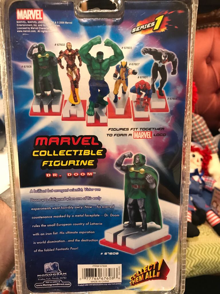 Marvel Papweight M Dr. Doom  action figure collectible [Barcode 077764676086] - Main Image 2