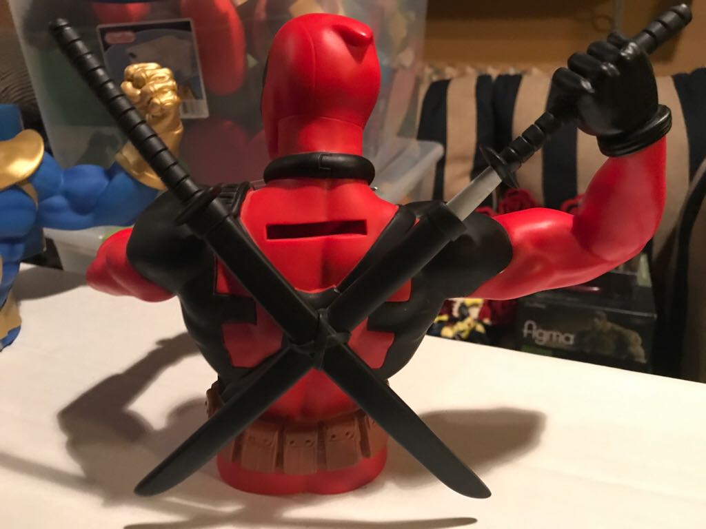 Marvel Comics Figural Bust Bank - Deadpool  action figure collectible [Barcode 077764686368] - Main Image 2
