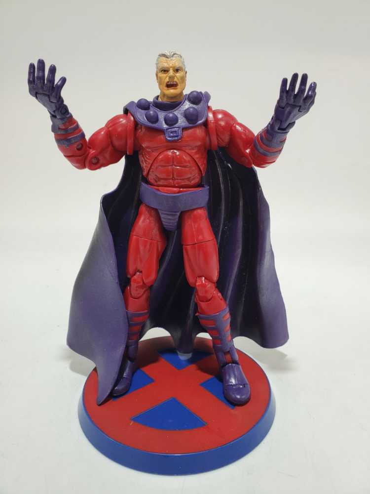 Magneto - Toy Biz (Marvel Legends Series III) action figure collectible [Barcode 086892701584] - Main Image 4