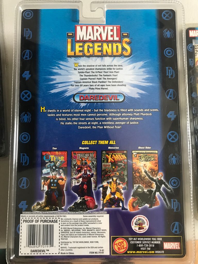 Daredevil  - Toy Biz (Marvel Legends) action figure collectible [Barcode 086892701911] - Main Image 2