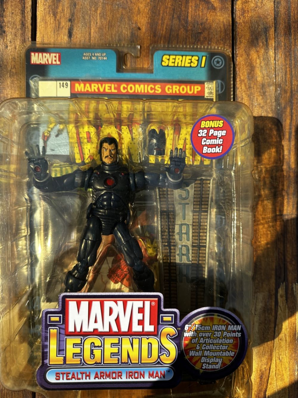 Series 1 Iron Man (Stealth Suit Variant) 2002 - Toy Biz (Marvel Legends) action figure collectible [Barcode 086892701935] - Main Image 3