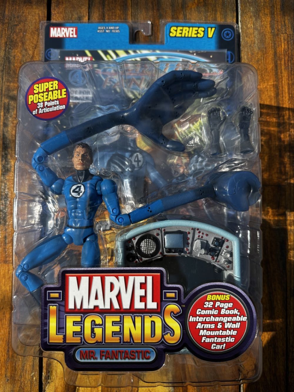 Mr Fantastic - Toy Biz (Marvel Legends) (Marvel Legends Series V) action figure collectible [Barcode 086892703885] - Main Image 4