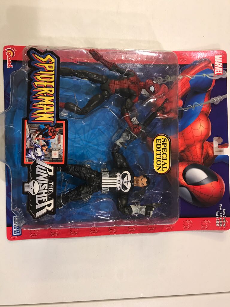 Spider-Man Classics: Spiderman Vs The Punisher  action figure collectible [Barcode 086892723586] - Main Image 1