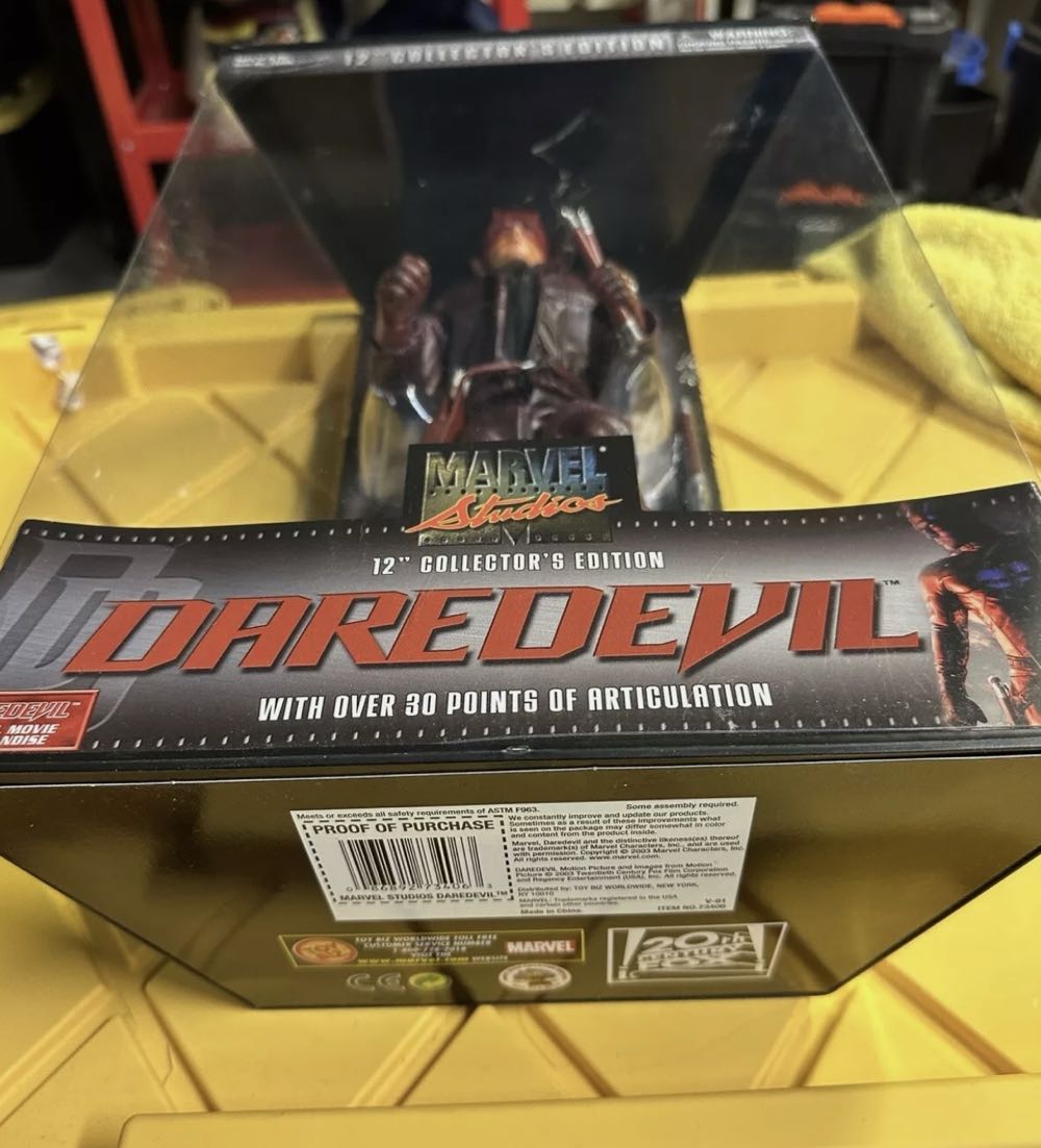 Daredevil 12” Collector’s Edition - Toybiz Marvel (Marvel Action Figures) action figure collectible [Barcode 086892734063] - Main Image 3