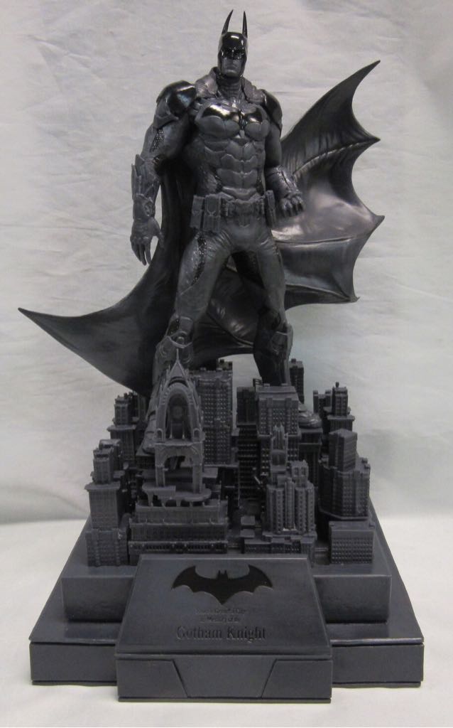 DC Comics - Batman Arkham Knight Limited Edition Statue - Warner Home Video Games (Batman Arkham Knight) action figure collectible [Barcode 0883929421374] - Main Image 2