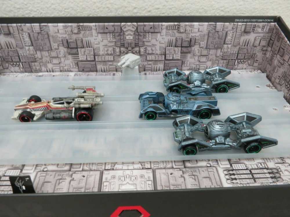 Hot Wheels Star Wars Playset Trench Run with carships SDCC - Hot Wheels by Mattel (Star Wars Hot Wheels) action figure collectible [Barcode 0887961278255] - Main Image 3