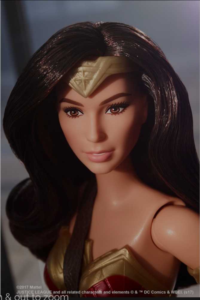 Justice League Movie Barbie Signature Series DC Wonder Woman - DC Mattel (Justice League Movie) action figure collectible [Barcode 0887961424959] - Main Image 4