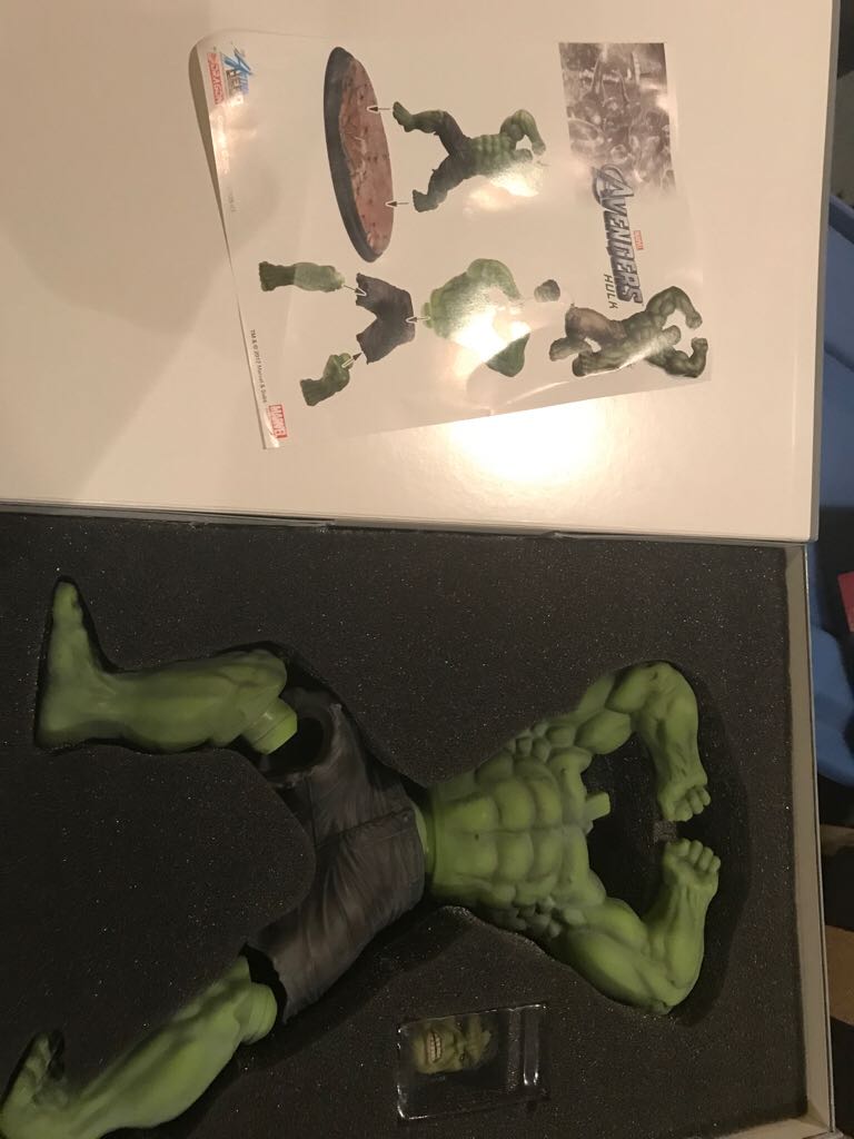 Dragon The Avengers Hulk Action Hero Vignette  action figure collectible [Barcode 089195381057] - Main Image 2