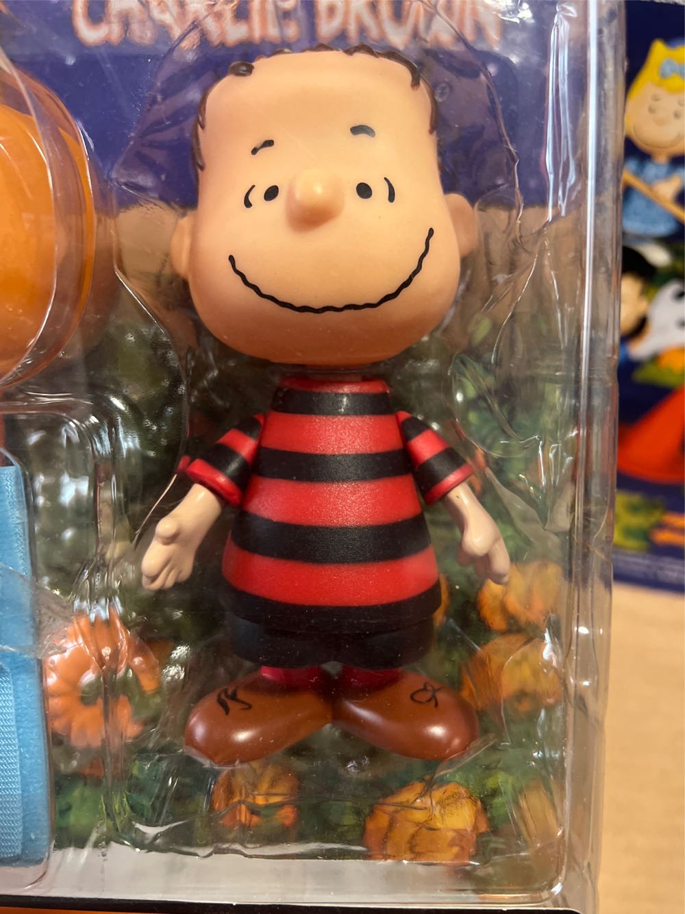 Peanuts It’s The Great Pumpkin Charlie Brown Linus Van Pelt - Playing Mantis Inc. (It’s The Great Pumpkin Charlie Brown) action figure collectible [Barcode 090733077530] - Main Image 2