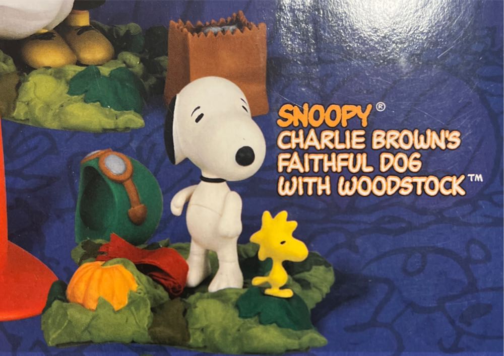 Peanuts It’s The Great Pumpkin Charlie Brown Snoopy - Playing Mantis Inc. (It’s The Great Pumpkin Charlie Brown) action figure collectible [Barcode 090733077561] - Main Image 3