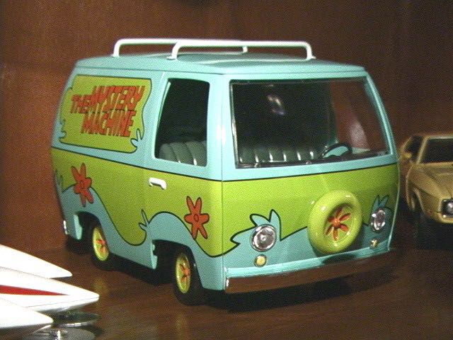 Hanna Barbera - Scooby-Doo - Mystery Machine 1:18 - Johnny Lightning (Die Cast Metal) action figure collectible [Barcode 090733383051] - Main Image 2