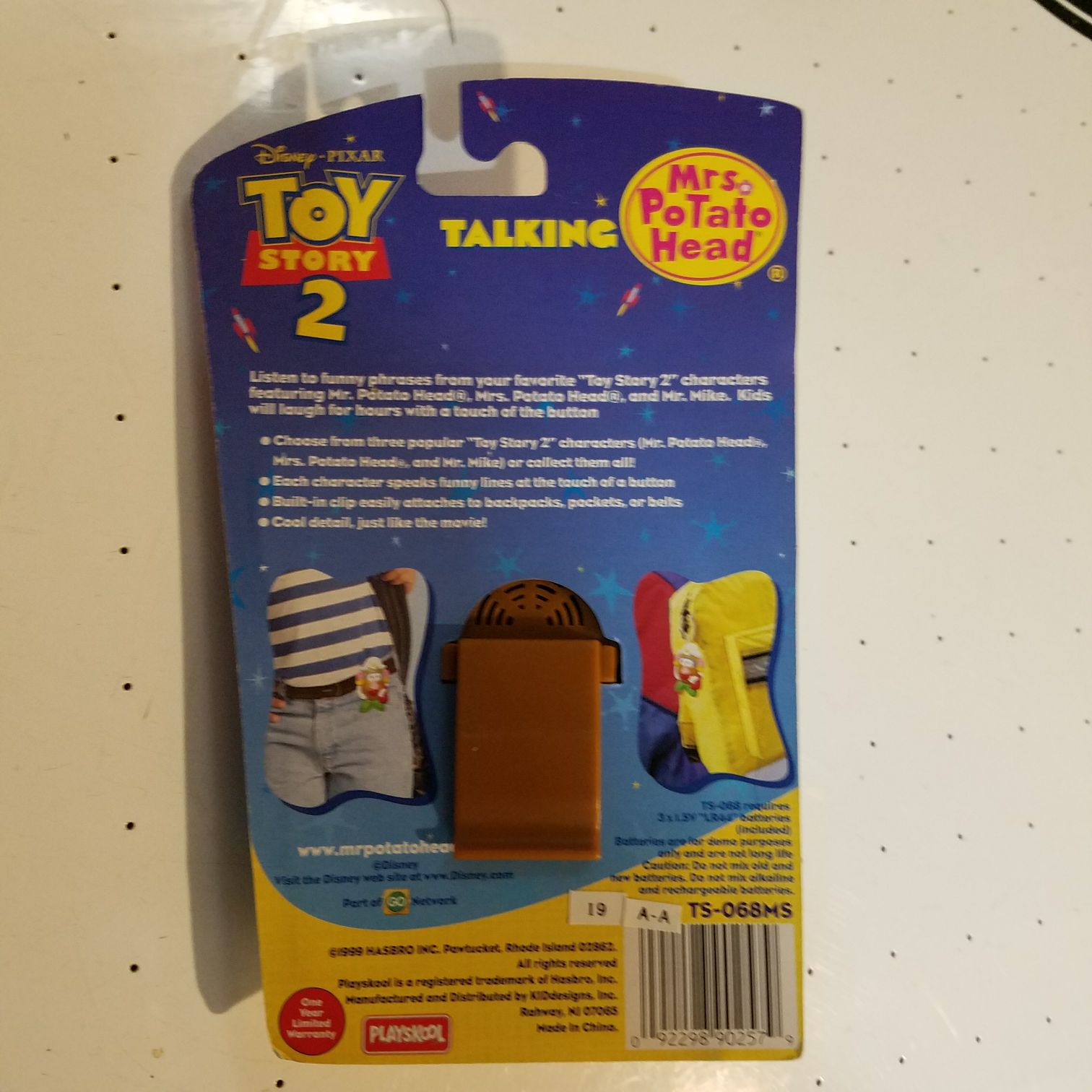 Toy Story 2 Talking Mrs Potato Head Pocket Pal - Playschool / Hasbro action figure collectible [Barcode 092298902579] - Main Image 2