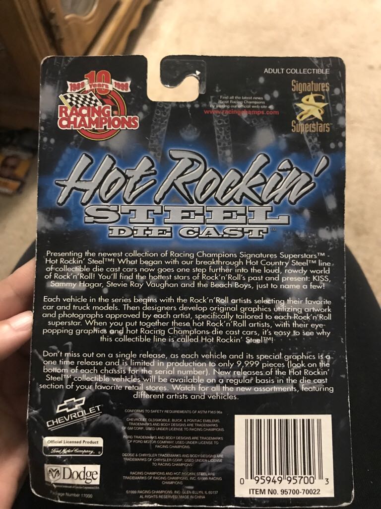 Roy Orbison - Racing Champions (Signatures Superstars) action figure collectible [Barcode 095949957003] - Main Image 2