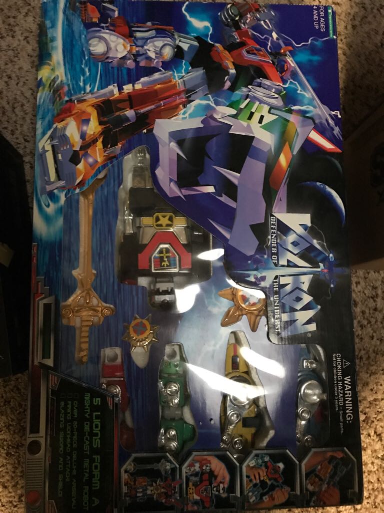 Voltron  - Trendmasters action figure collectible [Barcode 096882309942] - Main Image 2