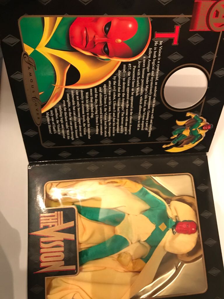 Marvel Famous Covers Avengers Assemble Vision  action figure collectible [Barcode 11882121] - Main Image 2