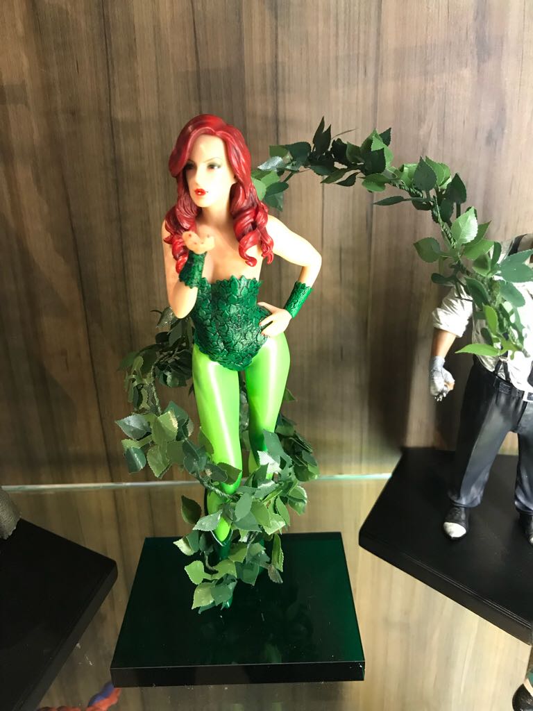 Poison Ivy - DC Collectibles (Batman) action figure collectible [Barcode 190526004658] - Main Image 2