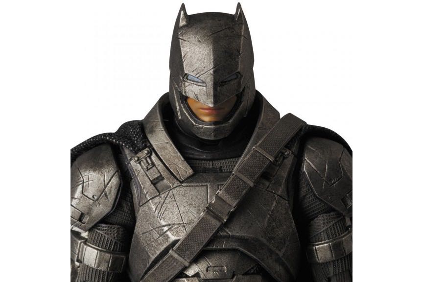 Armored Batman (BVS) - Medicom Toys / Mafex (BVS: Dawn of Justice) action figure collectible [Barcode 4530956470238] - Main Image 3