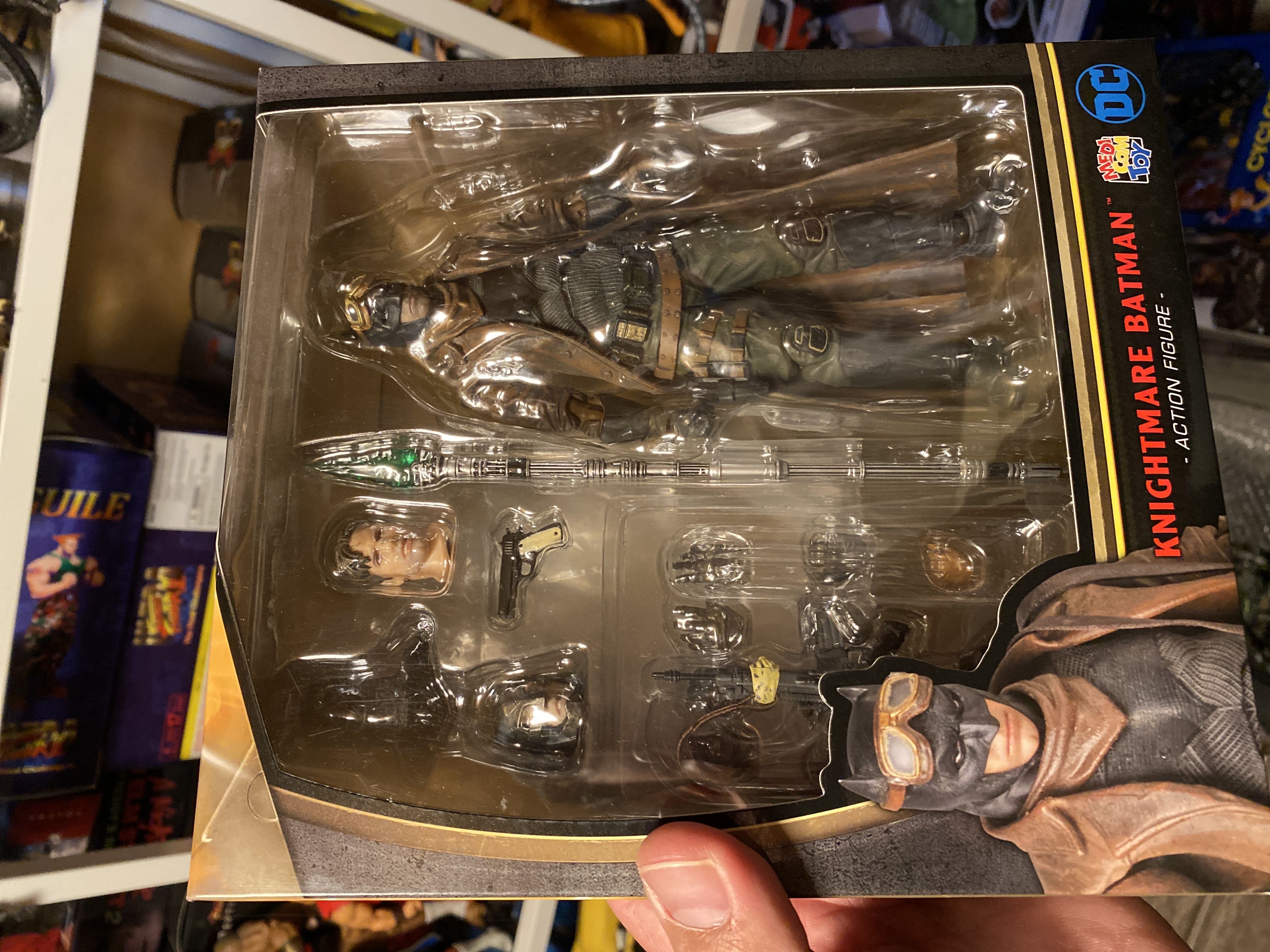 Mafex No. 031 - Knightmare Batman (Batman v Superman: Dawn of Justice) - Medicom Toys / Mafex (BVS: Dawn of Justice) action figure collectible [Barcode 4530956470313] - Main Image 2