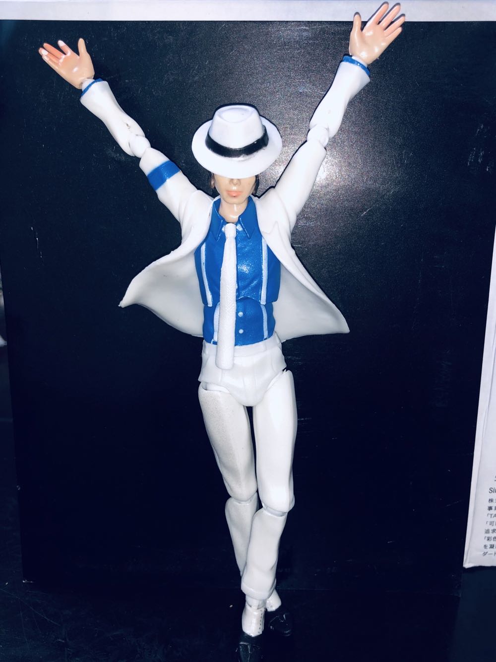 S.H.Figuarts Michael Jackson - Smooth Criminal - Bandai (Music) action figure collectible [Barcode 4543112831521] - Main Image 4
