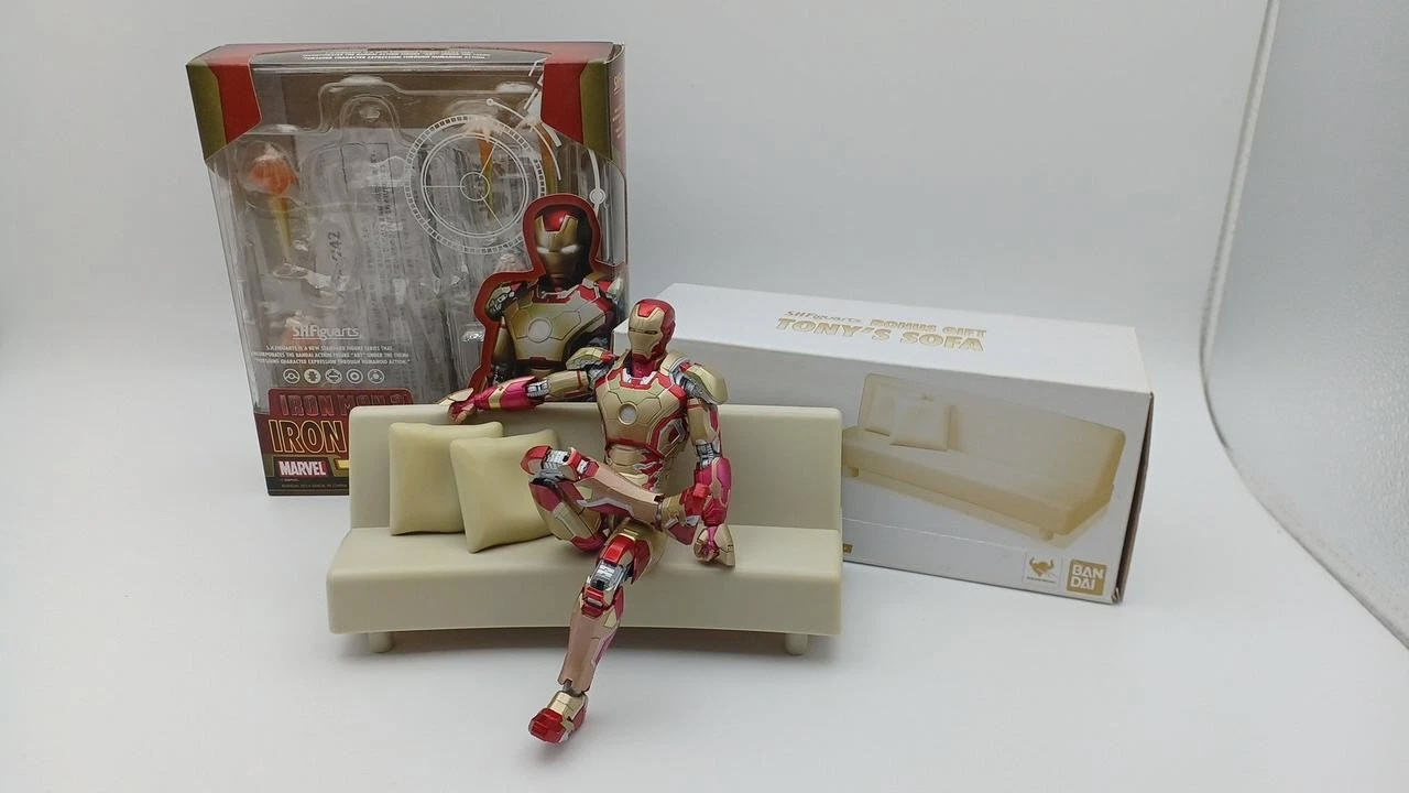 Marvel Avengers: Iron Man 3:  Iron Man Mark 42 with Sofa from Bandai - Bandai (Superhereos) action figure collectible [Barcode 4543112851741] - Main Image 2