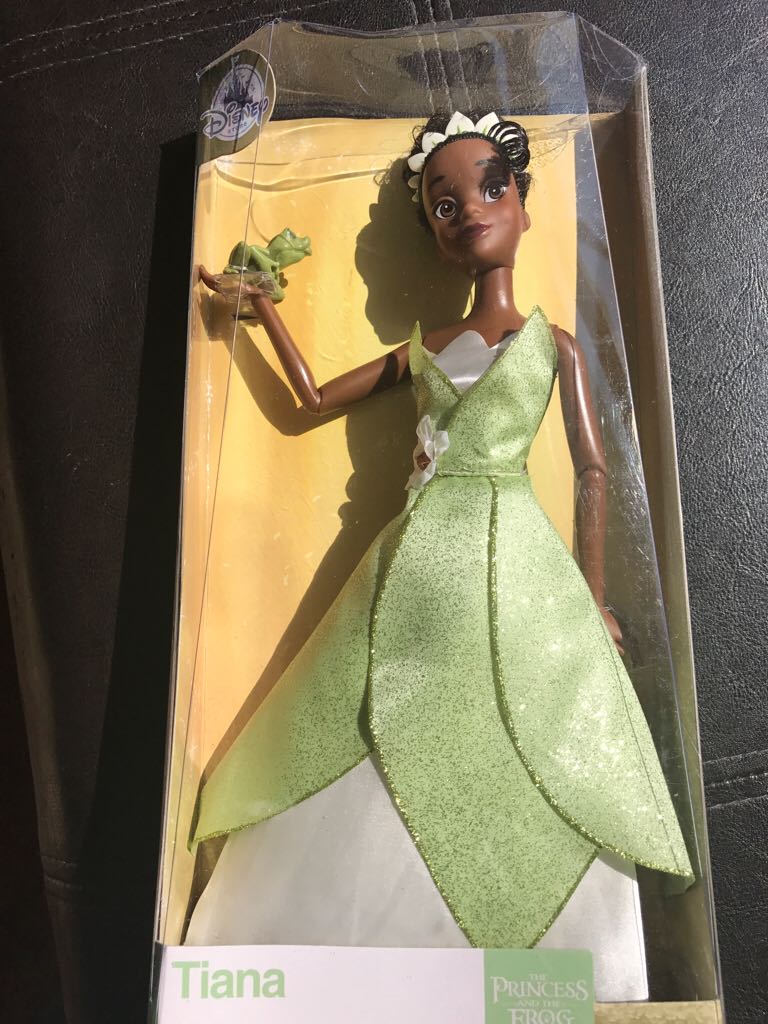 Tiana Classic Doll, The Disney Store, The Princess And The Frog - Disney Merchandise Sourcing And Distribution (The Princess And The Frog) action figure collectible [Barcode 460013898153] - Main Image 1