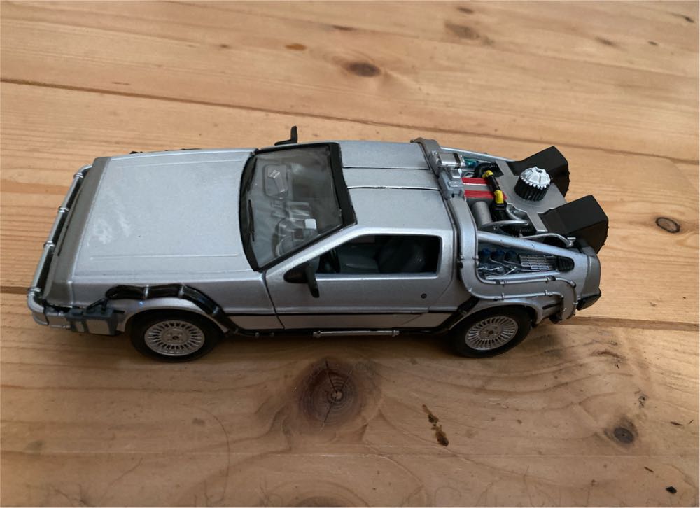 Delorean Back To The Future Part Ii - Diamond Select action figure collectible [Barcode 4891761124410] - Main Image 2