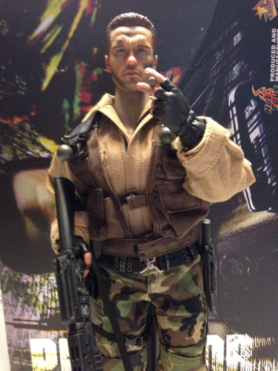Major Alan ”Dutch” Schaefer (Exclusive Edition) - Hot Toys (Predator) action figure collectible [Barcode 4897011171944] - Main Image 2