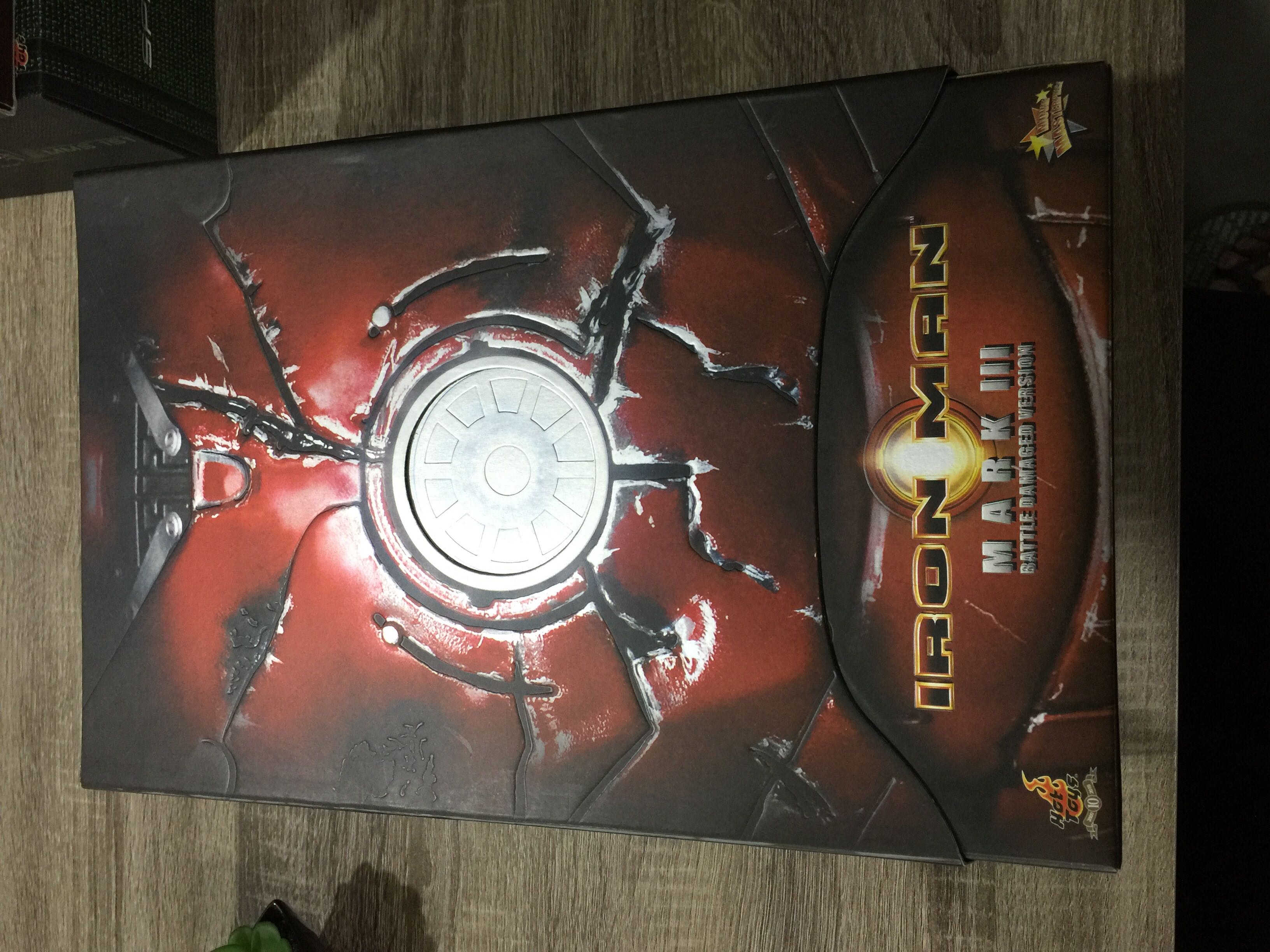 Iron Man MARK III Battle Damaged - MMS 110 - Hot Toys (Hot Toys) action figure collectible [Barcode 4897011172910] - Main Image 2