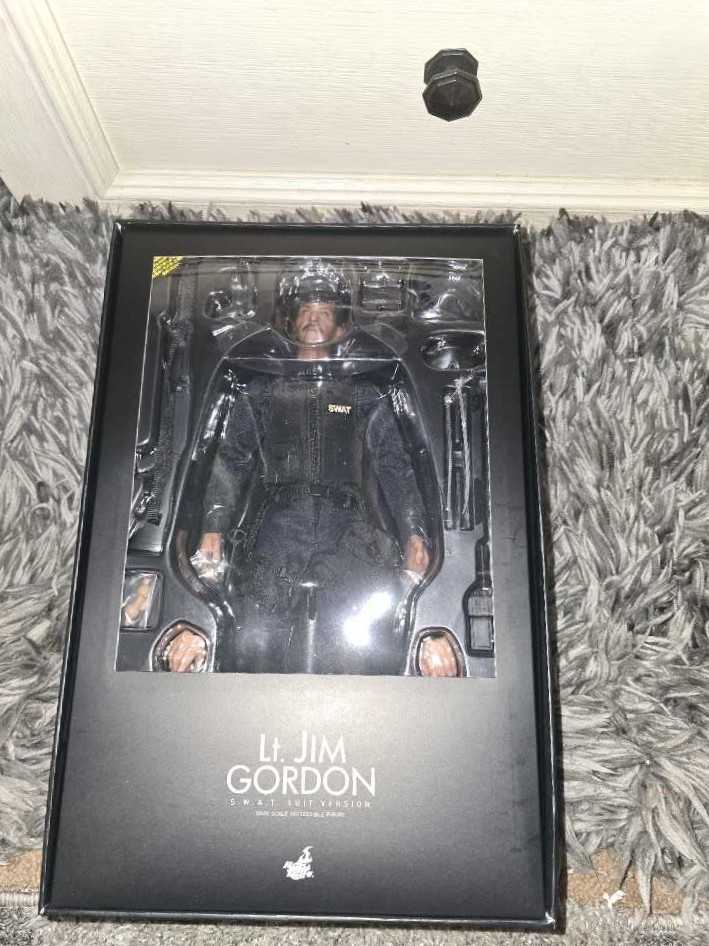 Hot Toys DC Dark Knight Jim Gordon Swat  - Hot Toys (The Dark Knight Trilogy) action figure collectible [Barcode 4897011174600] - Main Image 3