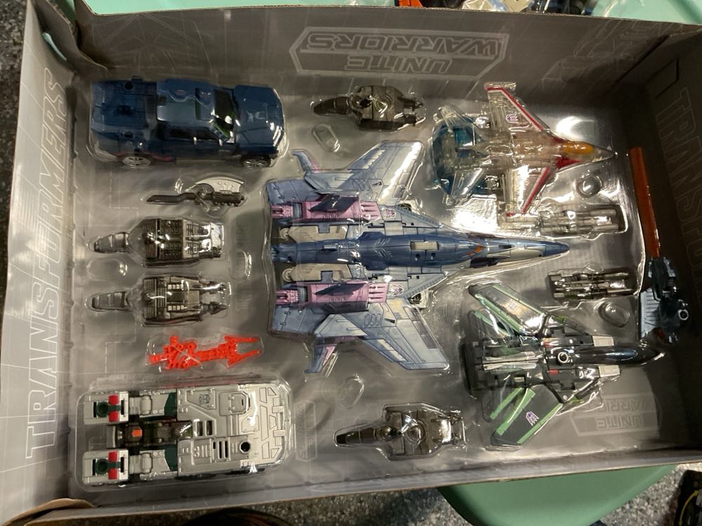 Transformers Combiner Wars Unite Warriors Grand Galvatron - Takara Tomy (Transformers Combiner Wars) action figure collectible [Barcode 4904810864769] - Main Image 3