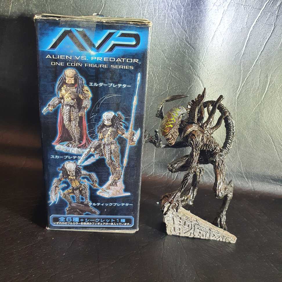 AvP: One Coin Predator Figure standing on Alien Head Series by Kotobukiya -  - Kotobukiya (Space/Horror) action figure collectible [Barcode 4934054890965] - Main Image 2