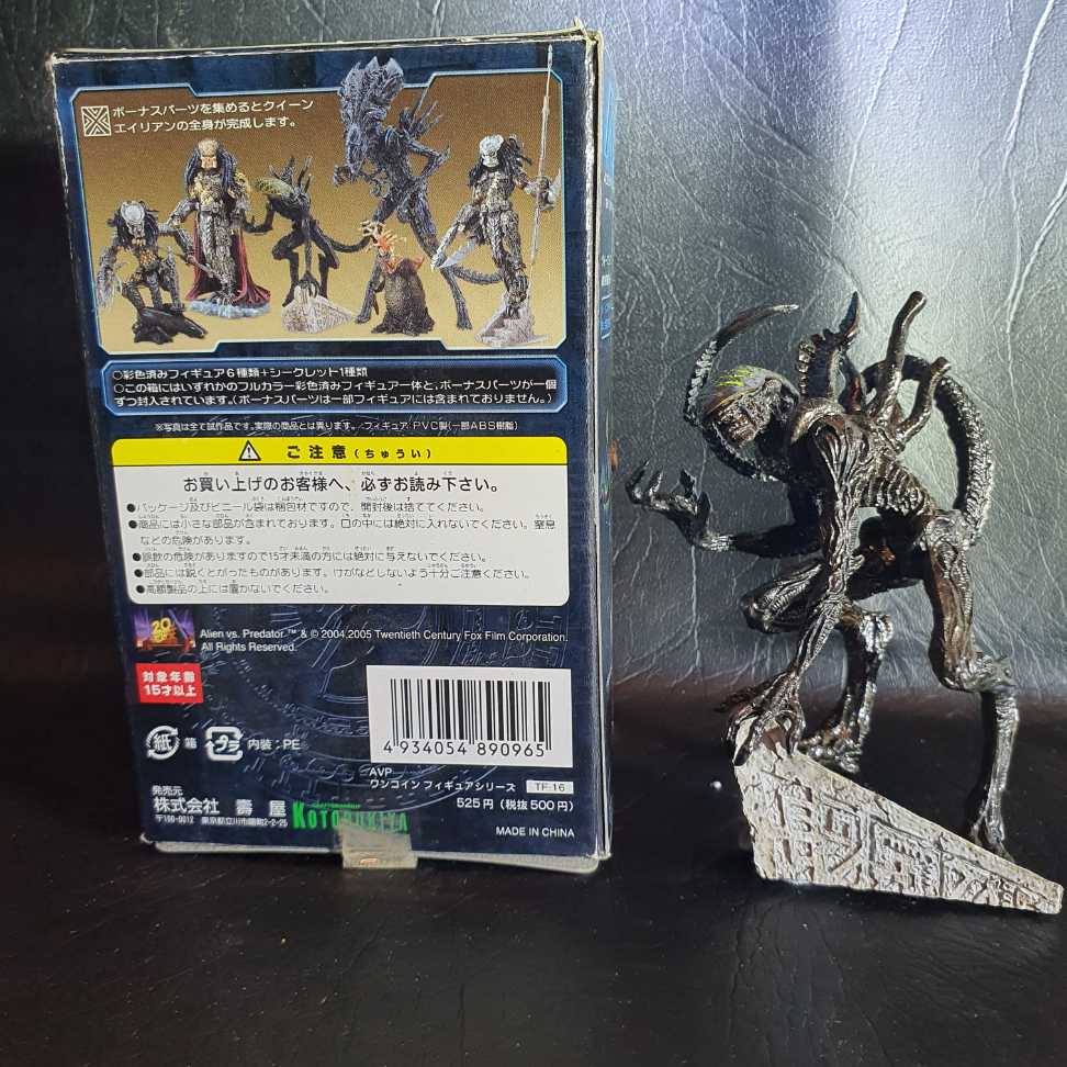 AvP: One Coin Predator Figure standing on Alien Head Series by Kotobukiya -  - Kotobukiya (Space/Horror) action figure collectible [Barcode 4934054890965] - Main Image 3