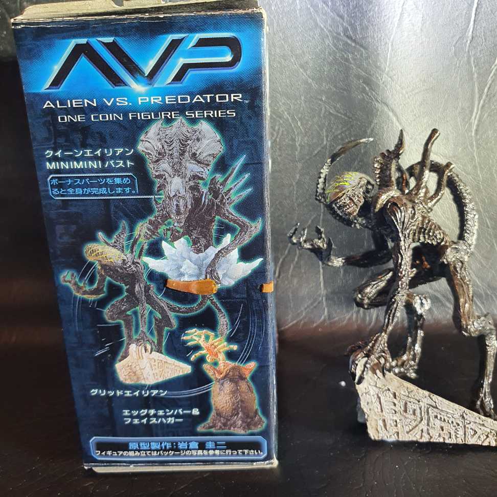 AvP: One Coin Predator Figure standing on Alien Head Series by Kotobukiya -  - Kotobukiya (Space/Horror) action figure collectible [Barcode 4934054890965] - Main Image 4