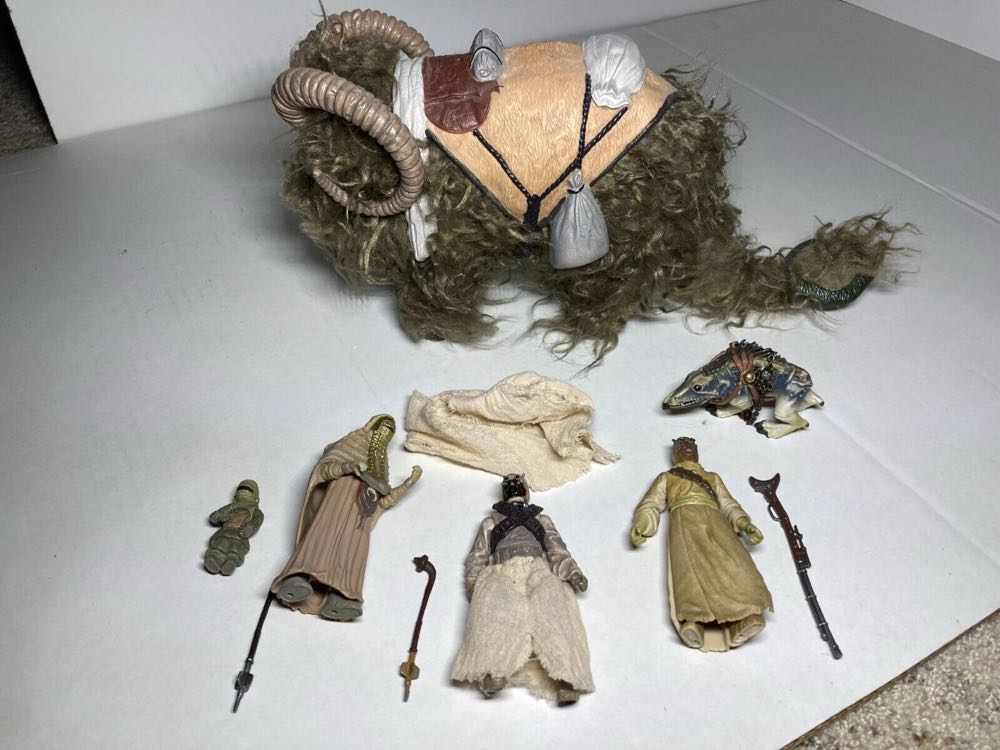 Bantha With Tusken Raiders - Hasbro (Star Wars Episode IV A New Hope) action figure collectible [Barcode 5010994249168] - Main Image 3