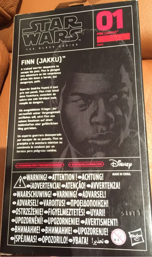 SW BS 1 Finn (Jakku) - Hasbro (Star Wars The Black Series 6”) action figure collectible [Barcode 5010994929817] - Main Image 2