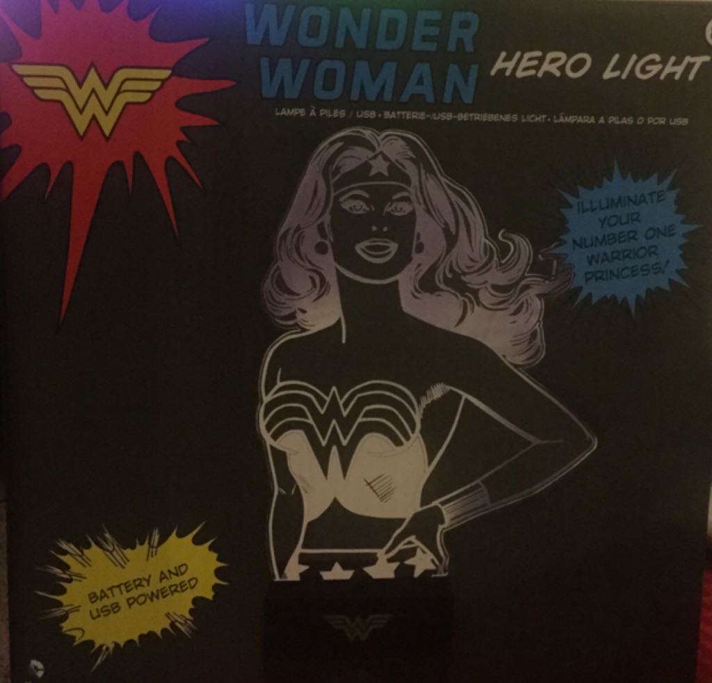 WONDER WOMAN Light  (DC Comics - Super Heroes) action figure collectible [Barcode 5055964704360] - Main Image 2