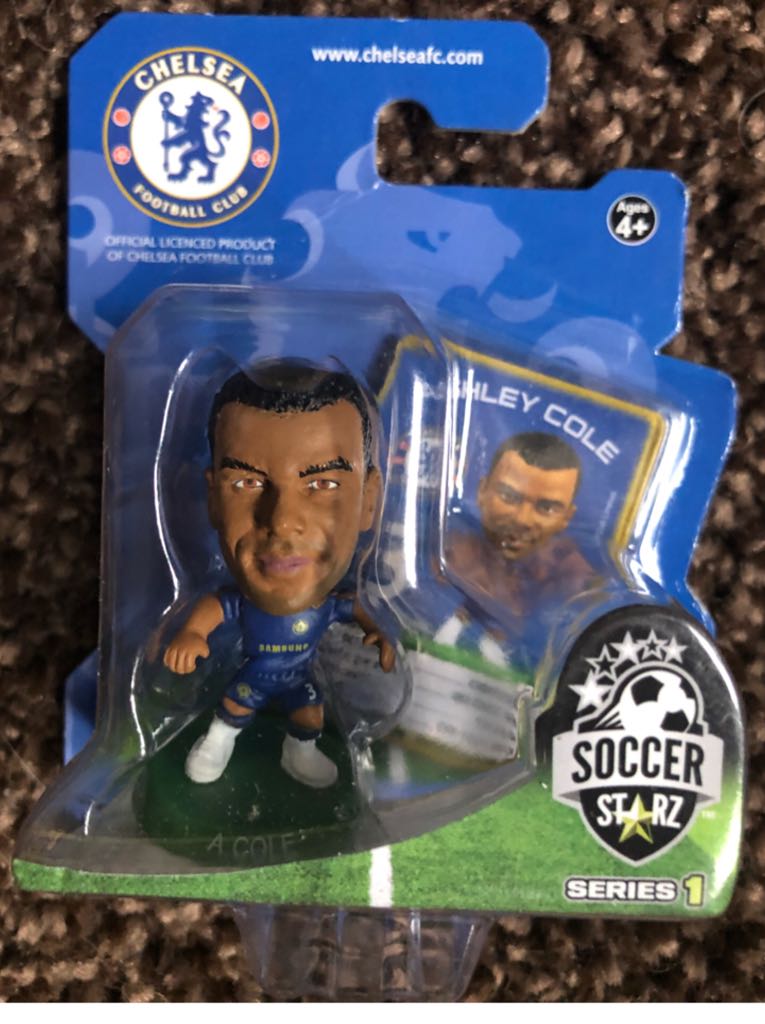 SoccerStarz - Chelsea - Ashley Cole - Creative Toys Company action figure collectible [Barcode 5060220220270] - Main Image 2