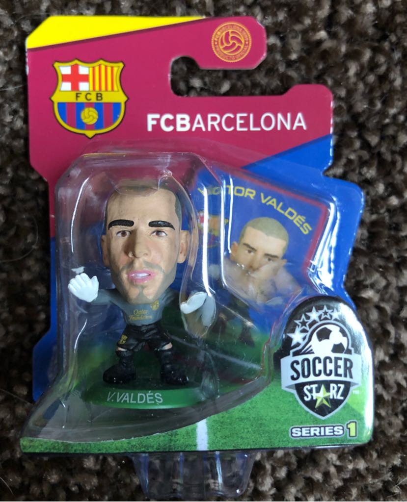 SoccerStarz - Barcelona - Victor Valdes - Creative Toys Company action figure collectible [Barcode 5060220220959] - Main Image 2