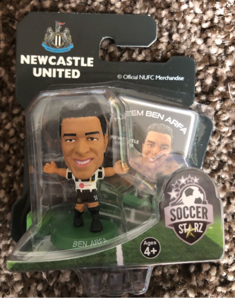 SoccerStarz - Newcastle United - Hatem Ben Arfa - Creative Toys Company action figure collectible [Barcode 5060220221697] - Main Image 2
