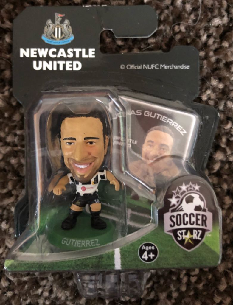 SoccerStarz - Newcastle United - Jonas Gutierrez - Creative Toys Company action figure collectible [Barcode 5060220221703] - Main Image 2