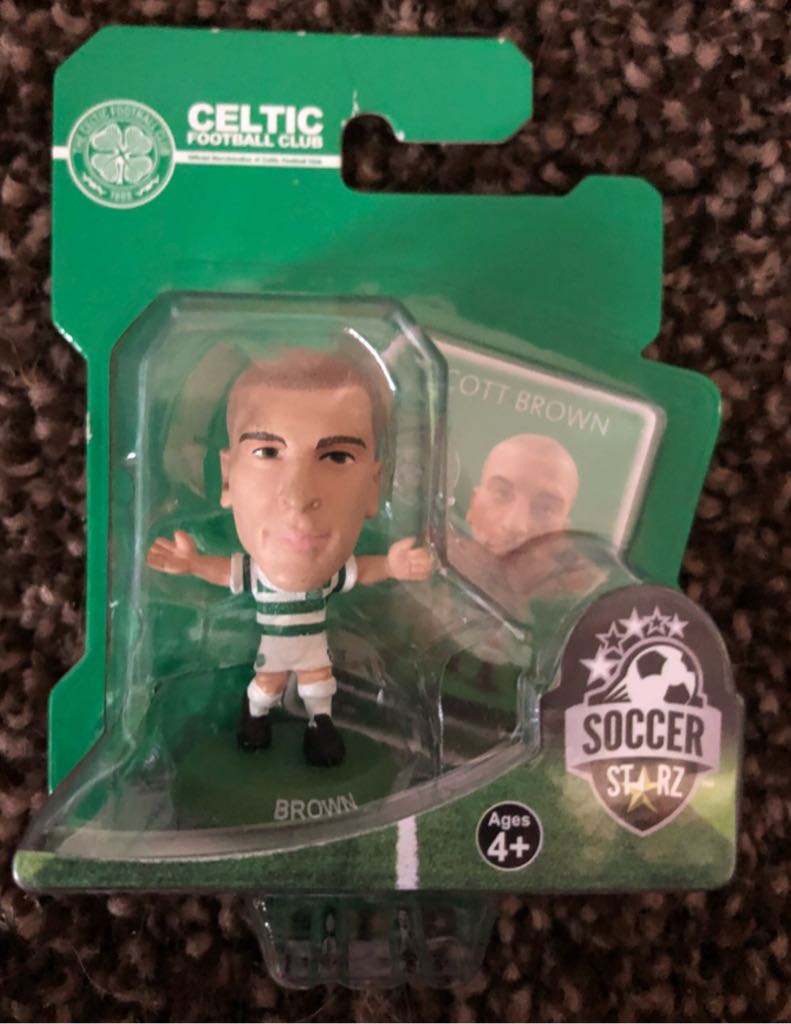 SoccerStarz - Celtic - Scott Brown - Creative Toys Company action figure collectible [Barcode 5060220221918] - Main Image 2