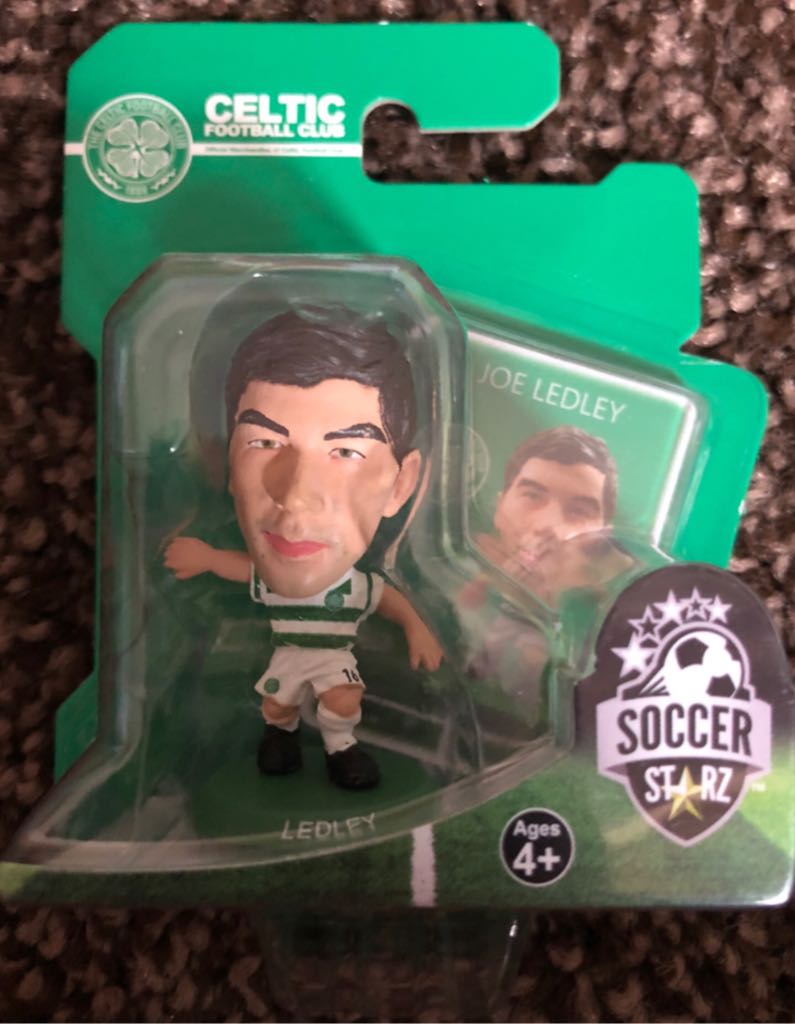 SoccerStarz - Celtic - Joe Ledley - Creative Toys Company action figure collectible [Barcode 5060220221932] - Main Image 2